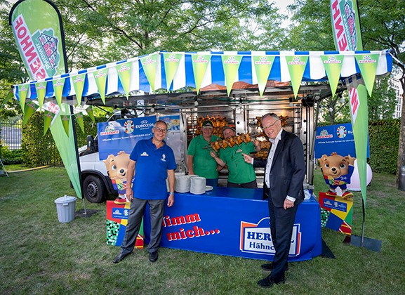 Ministerpräsident Stephan Weil auf dem Sommerfest am WIESENHOF-Grillwagen