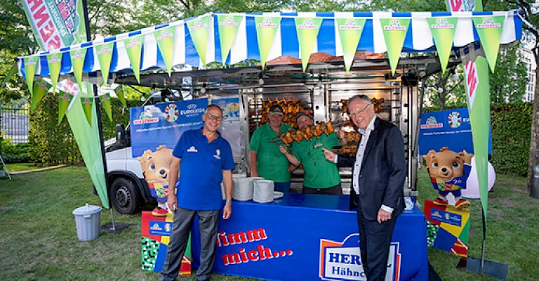 Ministerpräsident Stephan Weil auf dem Sommerfest am WIESENHOF-Grillwagen